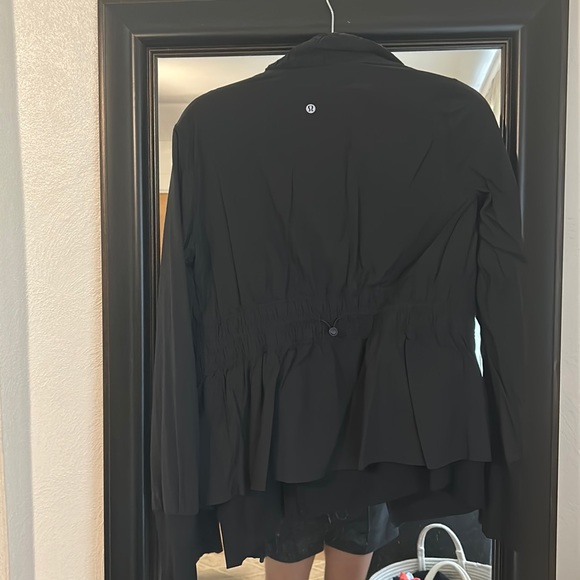 Lulu Lemon Jacket - Picture 1 of 3